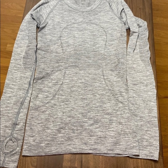 lululemon athletica Tops - Lululemon grey swiftly tech
